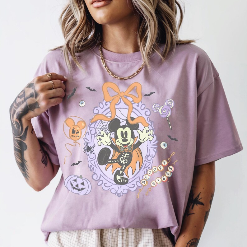 Comfort Color® Disney Mickey Ghost Shirt, Disneyland Halloween Shirt, Disney Mickey Halloween, Coquette Bow Mickey Halloween shirt 00910 Bild 3