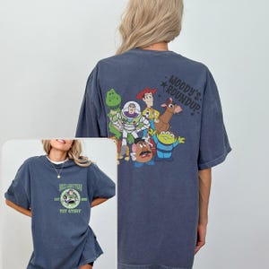 Comfort Color® 2-sided Pixar Toy Story Woody's Roundup Group Shot Portrait Shirt, Buzz Hamm Rex Tee, Magic Kingdom Disneyland Family 00227 Bild 4