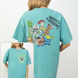 Comfort Color® 2-sided Pixar Toy Story Woody's Roundup Group Shot Portrait Shirt, Buzz Hamm Rex Tee, Magic Kingdom Disneyland Family 00227 Bild 7