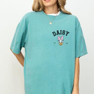 Disney Comfort Color, Retro Daisy Duck Shirt, Daisy Duck Trip Shirt, Daisy est 1940 Shirt, Disney Girl Trip Shirt, Disney Vacation 00180 Bild 3
