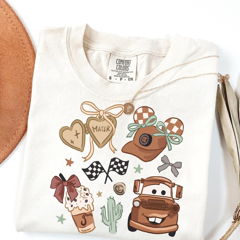 Camiseta Comfort Color® Disney Tow Mater Coquette Bow para Halloween, camiseta de otoño de Lightning McQueen, camiseta de viaje a Disney Doc Hudson, camiseta de viaje a Disney 00931 imagen 3