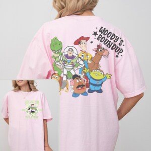 Comfort Color® 2-sided Pixar Toy Story Woody's Roundup Group Shot Portrait Shirt, Buzz Hamm Rex Tee, Magic Kingdom Disneyland Family 00227 Bild 6