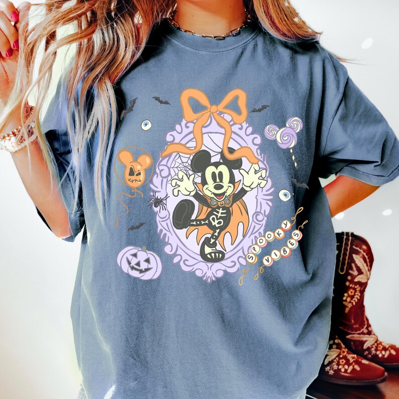 Comfort Color® Disney Mickey Ghost Shirt, Disneyland Halloween Shirt, Disney Mickey Halloween, Coquette Bow Mickey Halloween shirt 00910 Bild 4