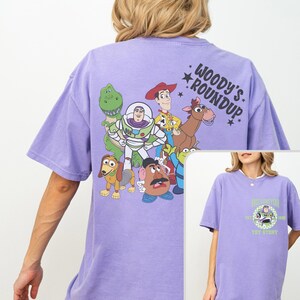 Comfort Color® 2-sided Pixar Toy Story Woody's Roundup Group Shot Portrait Shirt, Buzz Hamm Rex Tee, Magic Kingdom Disneyland Family 00227 Bild 5