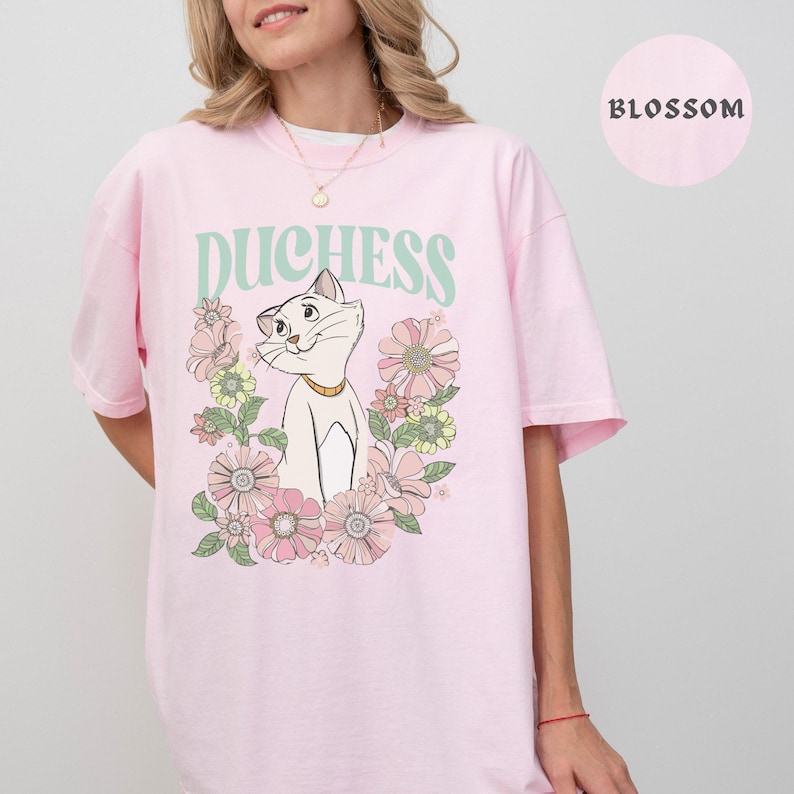Comfort Color® Retro The Aristocats Duchess Floral Shirt, Marie Thomas Shirt, Family Vacation Shirt, Disney Animal Lover Tee, 00333 imagem 8