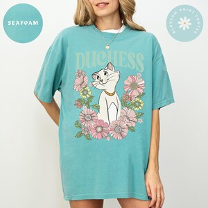 Comfort Color® Retro The Aristocats Duchess Floral Shirt, Marie Thomas Shirt, Family Vacation Shirt, Disney Animal Lover Tee, 00333 imagem 4