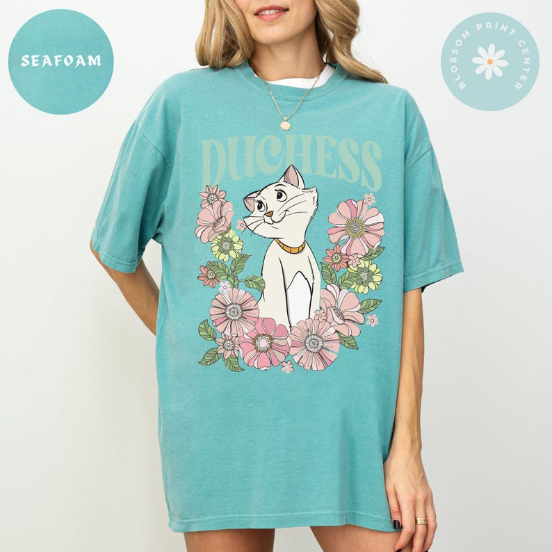 Comfort Color® Retro The Aristocats Duchess Floral Shirt, Marie Thomas Shirt, Family Vacation Shirt, Disney Animal Lover Tee, 00333 imagem 4
