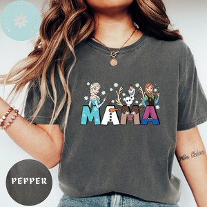 Comfort Color® Princess Mama Shirt Princess Mom Elsa Ariel Rapunzel Cinderella Belle Shirt Mother's Day tee Disneyland Ariel Shirt 00380 immagine 3