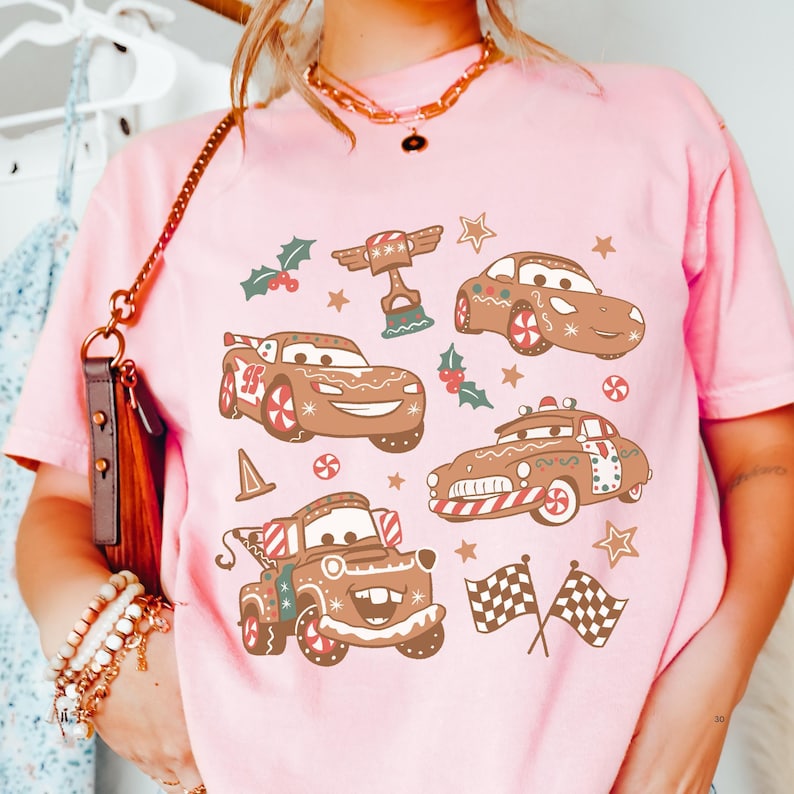 Comfort Color® Disney Tow Mater Coquette Bow Christmas Shirt Lightning McQueen Xmas tee Disney trip Doc Hudson Disney trip Shirt 001003 画像 1