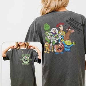 Comfort Color® 2-sided Pixar Toy Story Woody's Roundup Group Shot Portrait Shirt, Buzz Hamm Rex Tee, Magic Kingdom Disneyland Family 00227 Bild 2