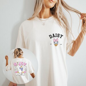 Disney Comfort Color, Retro Daisy Duck Shirt, Daisy Duck Trip Shirt, Daisy est 1940 Shirt, Disney Girl Trip Shirt, Disney Vacation 00180 Bild 6