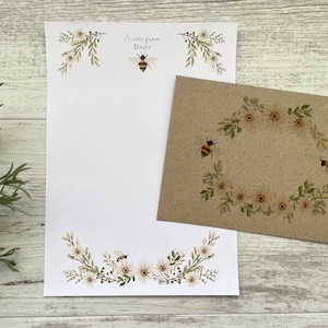 Juego de papel de escribir personalizado - DAISY & BEE - Juego de 20 - Papel de carta personalizado Daisy and Bee con billetera de almacenamiento opcional