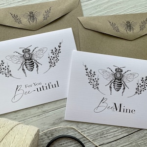 Carte de Saint-Valentin bourdon. Carte de voeux Bee-mine ou Bee-utiful Bee - Scattered Seed Co