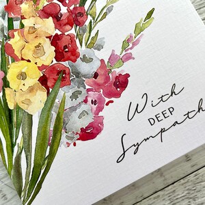 GLADIOLI Con Deep SYMPATHY Card - perdón por su pérdida Tarjeta - Scattered Seed Co