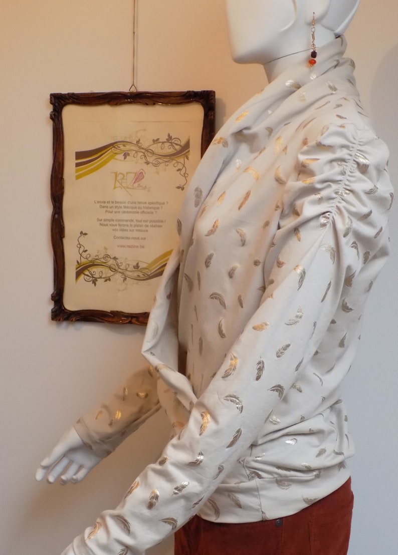 Size M Ancalim jacket in viscose jersey Sweat beige and gold feather print