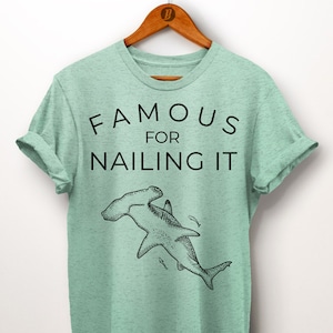 Haifisch-Shirt. Hammerhai. Punny Shirt. Berühmt für das Nageln. Haifisch-Liebhaber-Geschenk. Witziger Hai. Meeresbiologie