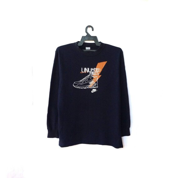 nike small logo sweatshirt