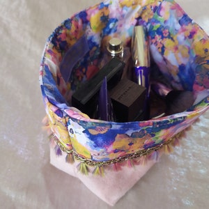 vide poche  COLLECTION SOIN de MOI  suedine rose tissu fleuri galon franges cadeau femme fêtedes mères