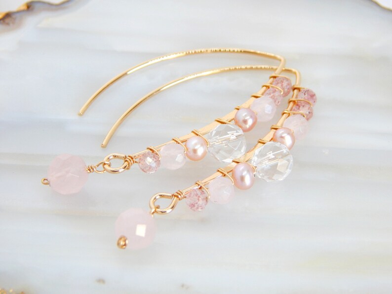 Women/'s earrings shape Ellipse with natural stone weaving and cultured pearls