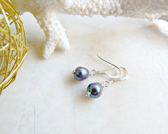 Women's earrings in 925 silver with gray freshwater cultured pearls