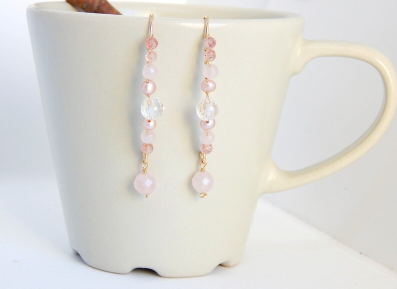 Women/'s earrings shape Ellipse with natural stone weaving and cultured pearls