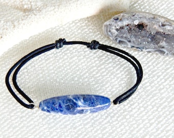 Men's or women's bracelet with a sodalite on silver and adjustable cord