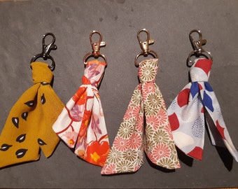 Key ring or bag charm, in fabric and metal - Different models