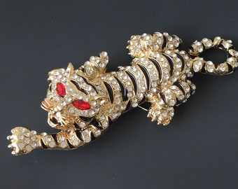 Unique Acc\u00e9nt Brooch