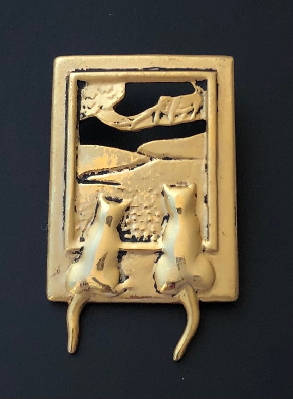 Adorable vintage two cats on window brooch