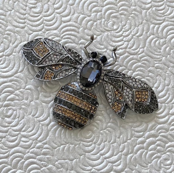 Unique vintage style bee brooch - image 2