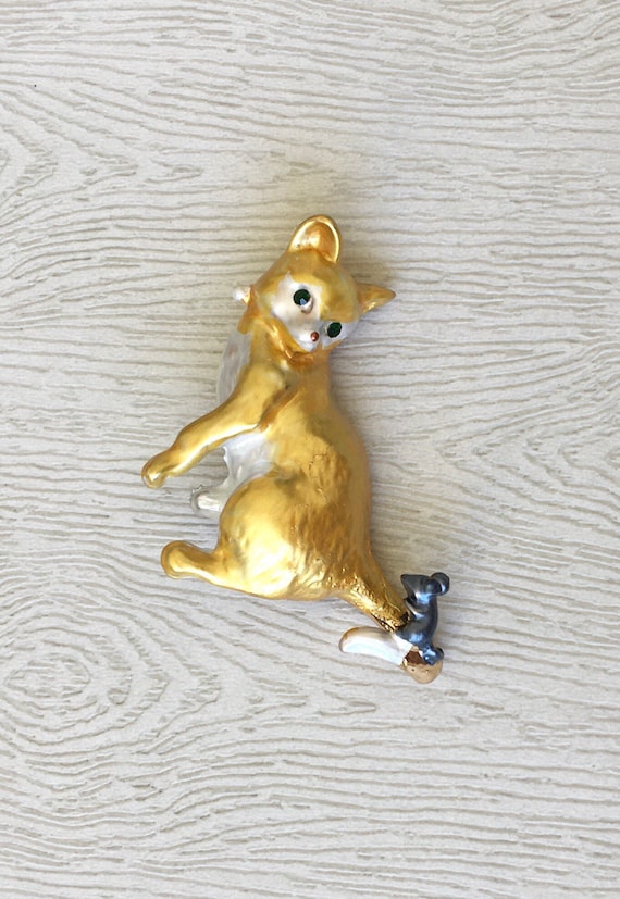 Adorable cat & mouse  vintage style brooch