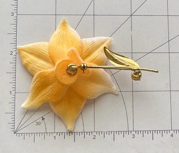 ヴィンテージ、クレメンツ　セルロイド　雛菊のブローチ！