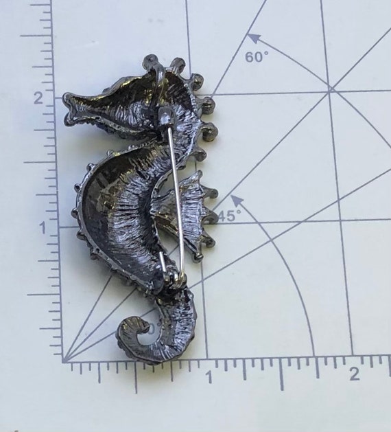Adorable crystal seahorse vintage style brooch - image 4