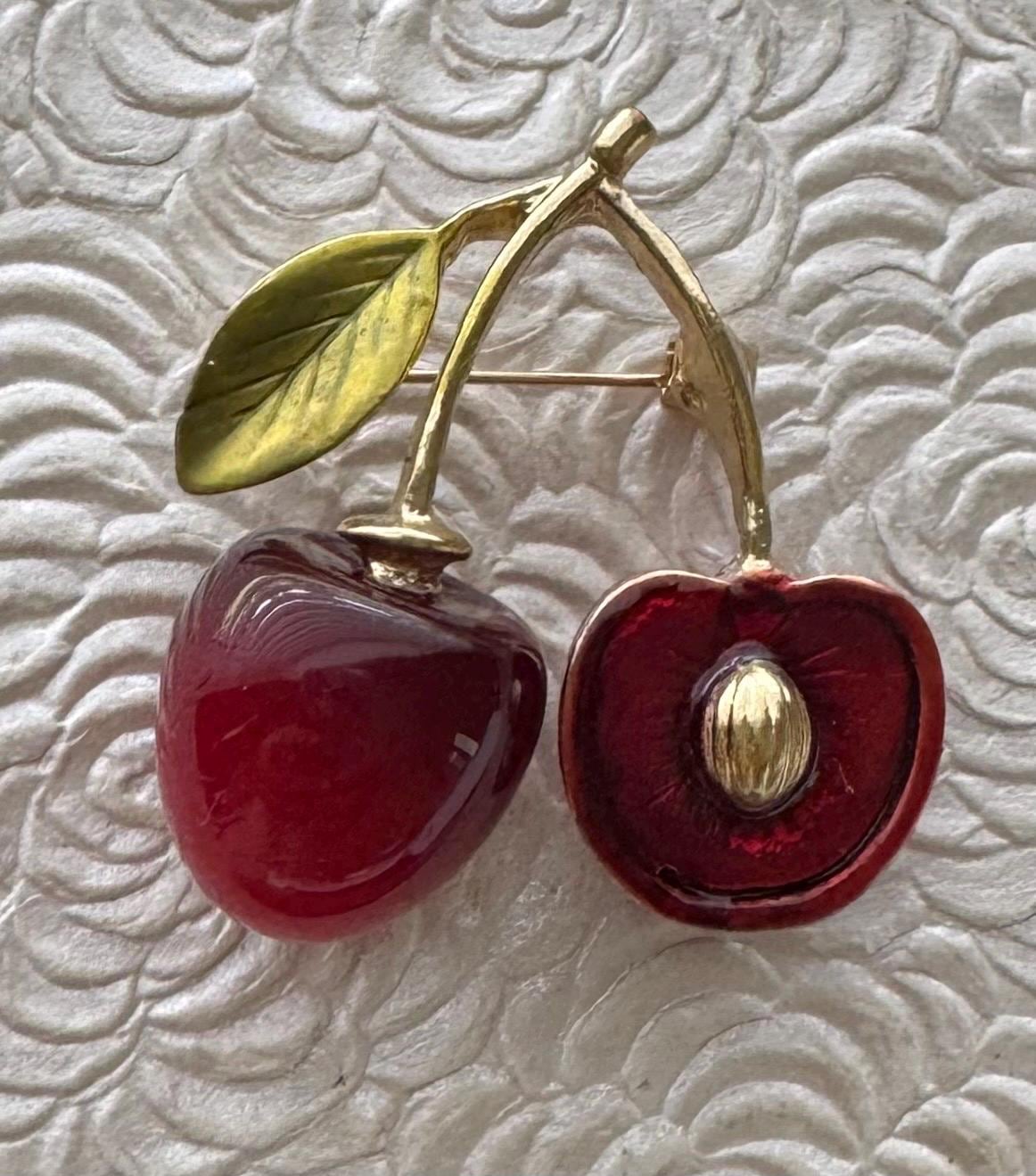 アクセサリー takanadaisuke Red cherry brooch RED CHERRY Brooch, Handmade Beaded Accessory, Swarovski