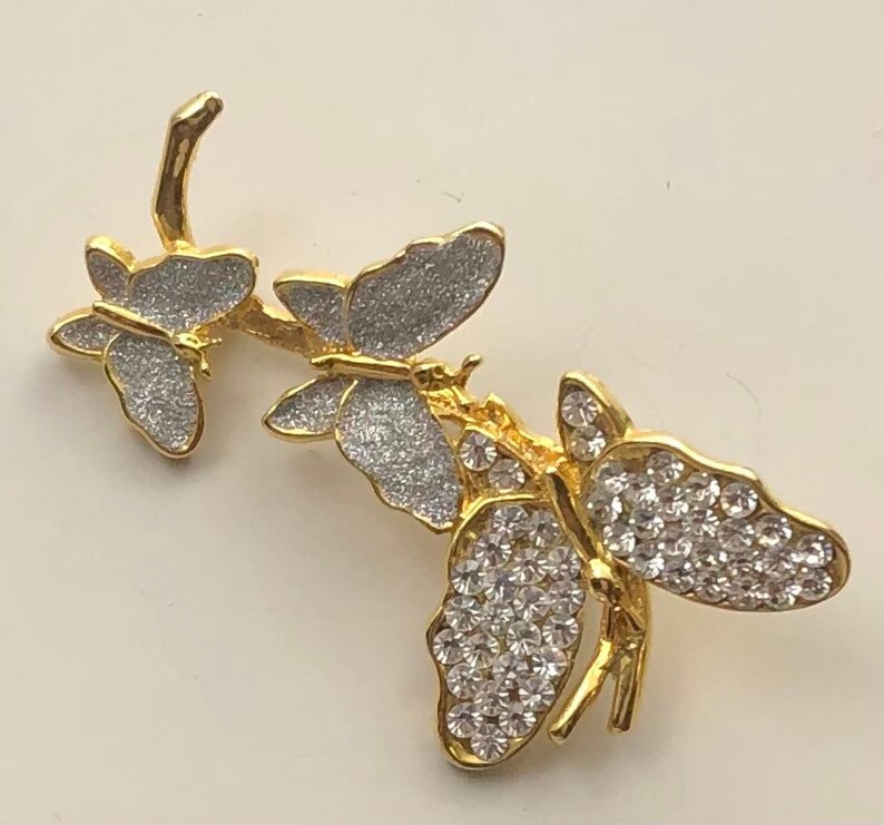 Adorable vintage three butterflies brooch