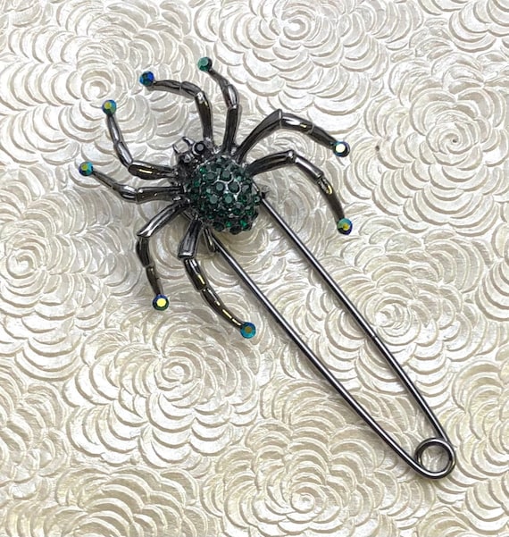 unique safety pin Gem