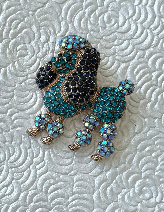 Adorable vintage style poodle brooch