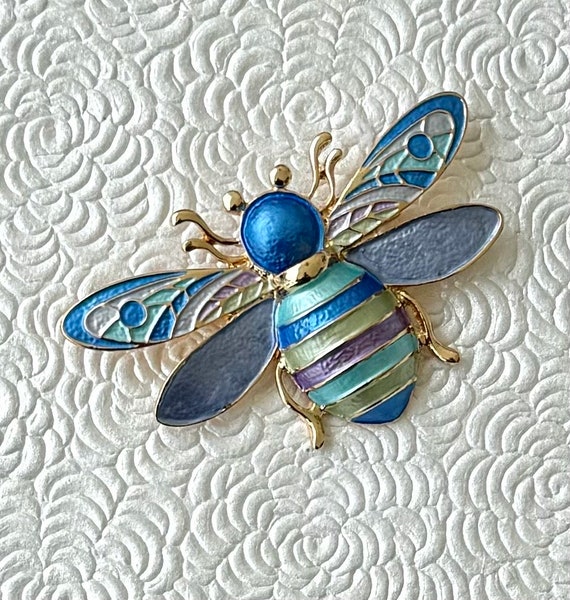 Adorable vintage style bee brooch - image 1