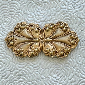 Vintage  Art nouveau style flower  brooch