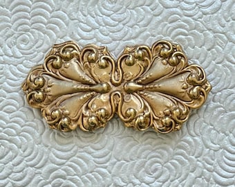 Vintage  Art nouveau style flower  brooch