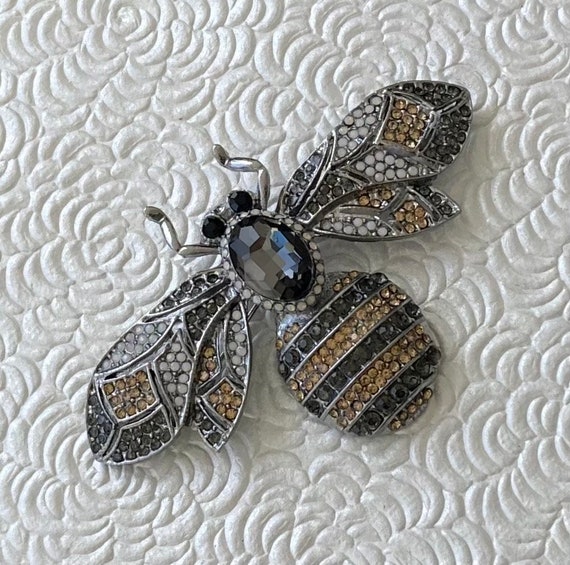 Unique vintage style bee brooch - image 1