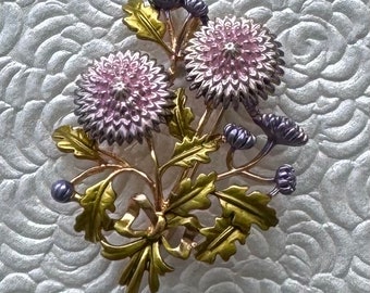 Unique vintage style bouquet of flowers brooch