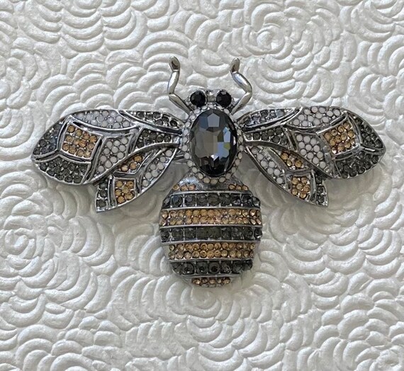 Unique vintage style bee brooch - image 5