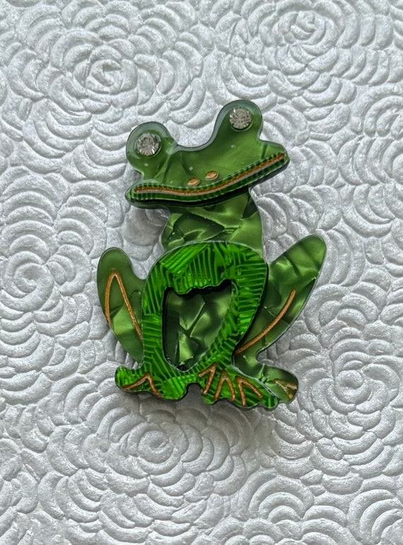 Unique large vintage style frog brooch