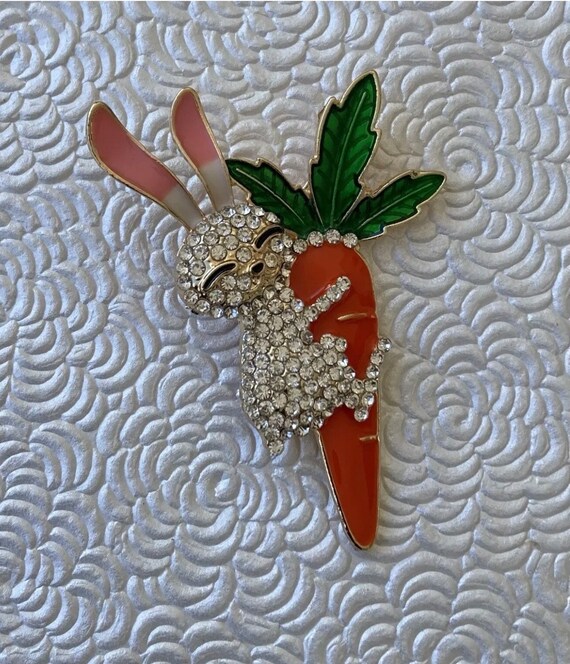 Adorable  vintage style bunny brooch - image 4