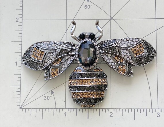 Unique vintage style bee brooch - image 4