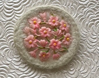 ユニークなヴィンテージセルロイドかぎ針編みの花のブローチ - Etsy 日本