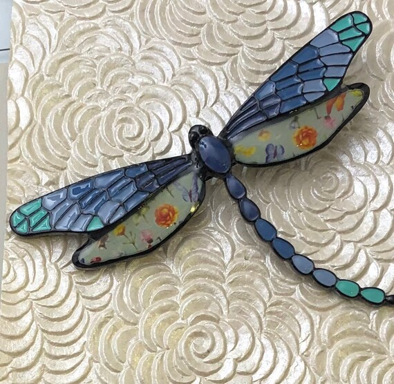 ADORABLE DRAGONFLY PIN 