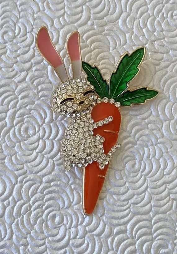 Adorable  vintage style bunny brooch - image 1