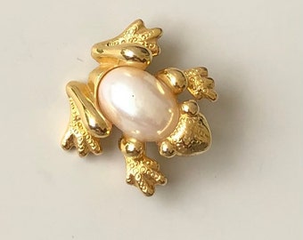 Vintage Signed Richelieu Frog Brooch Pin Gold Tone WhitenCabochon